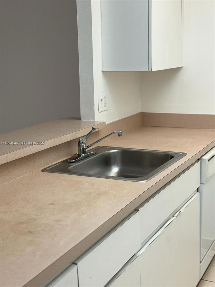 VENETIAN GARDENS AT COUNT - Residential Lease