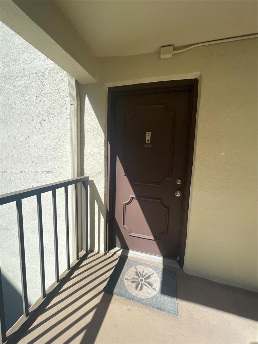 2312 S Cypress Bend Dr 410, Pompano Beach, Broward County, Florida - 2 Bedrooms  
2 Bathrooms - 