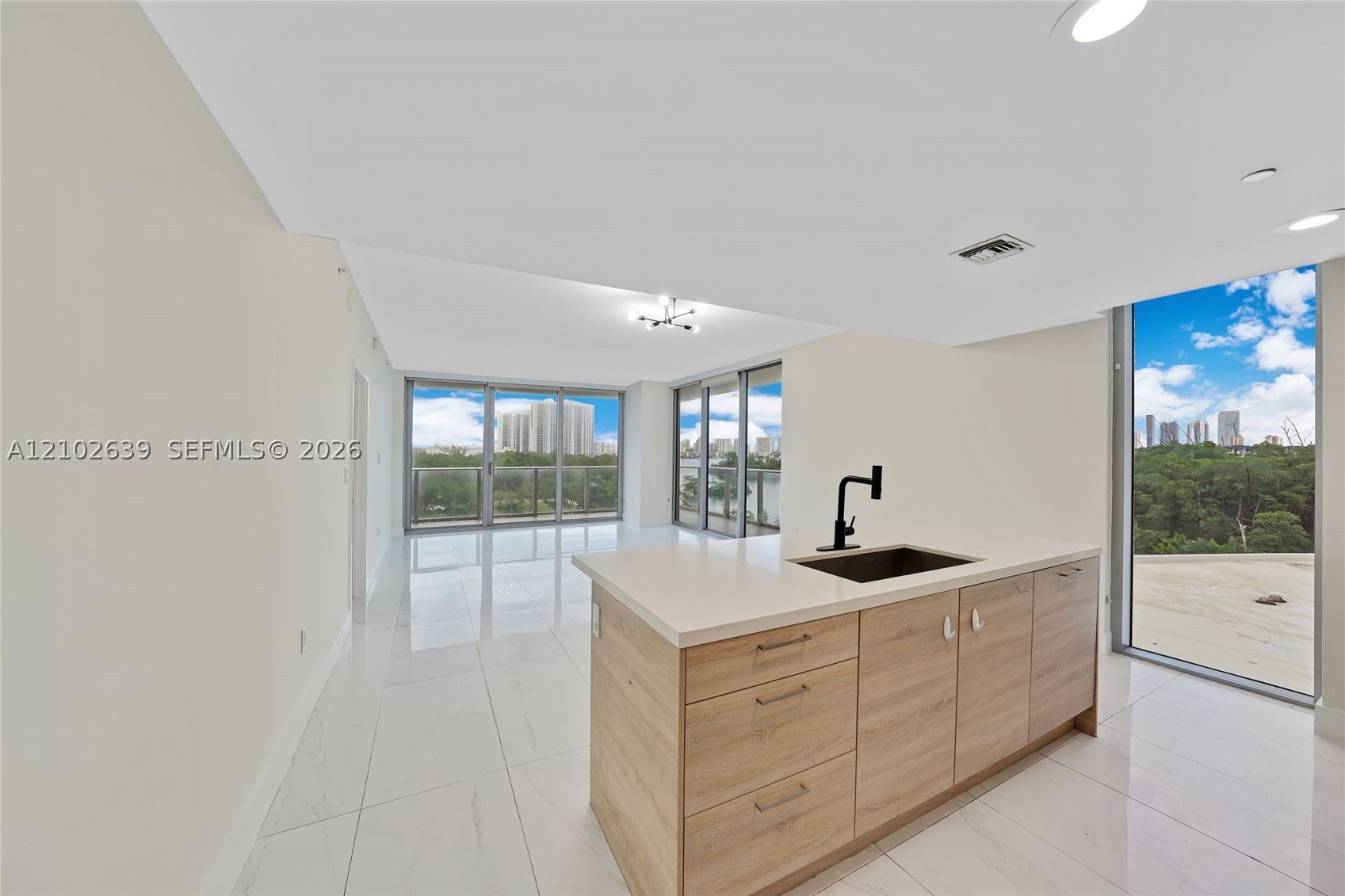 16385 Biscayne Blvd 407