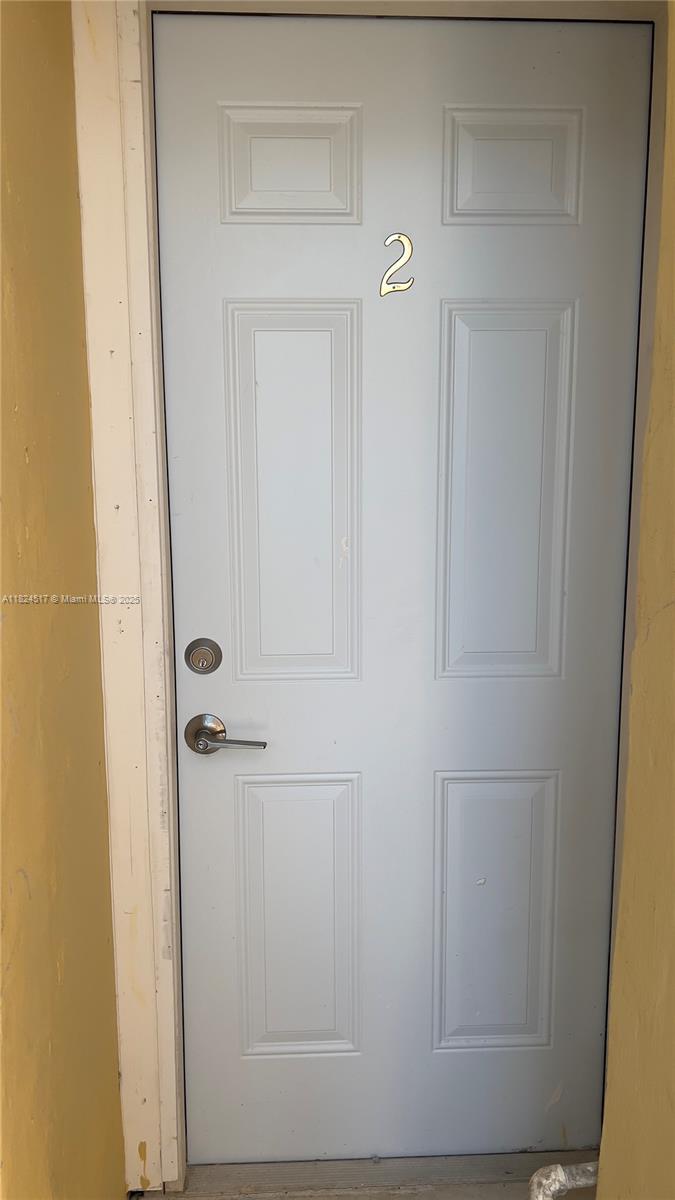 Beautiful new efficiency in sought-after exclusive neighborhood of Sunset Harbor.
Surrounded by many successful businesses such as Route 66 car wash, True loaf, Maman, Lucali and Barceloneta,
No association. Rapid approval. Water and electricity included in the rent.