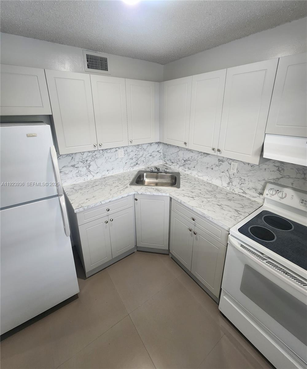 A A DOOLEY SUB - Residential Lease