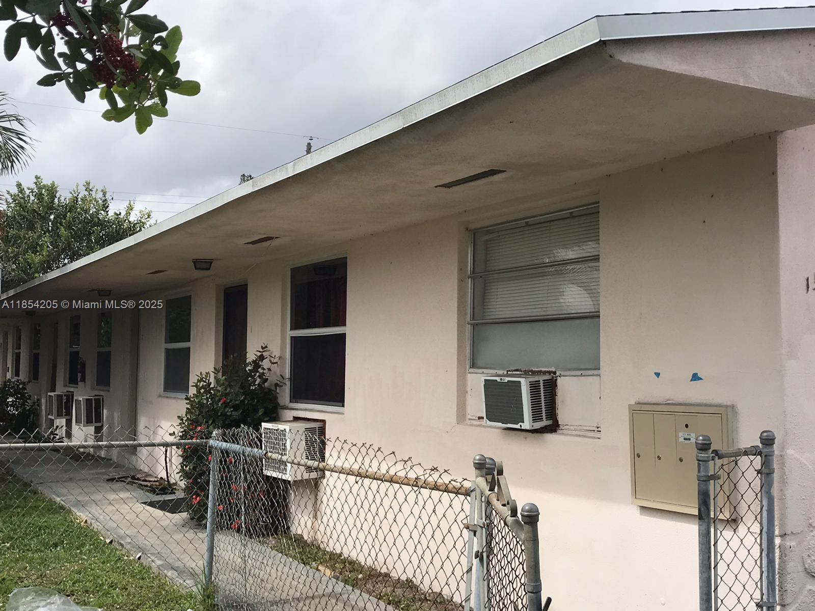 HUGE ground floor 1 bedroom located in beautiful North Miami Beach!