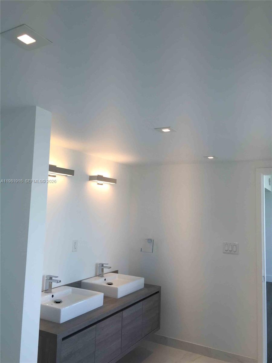 400 SUNNY ISLES CONDO WES - Residential