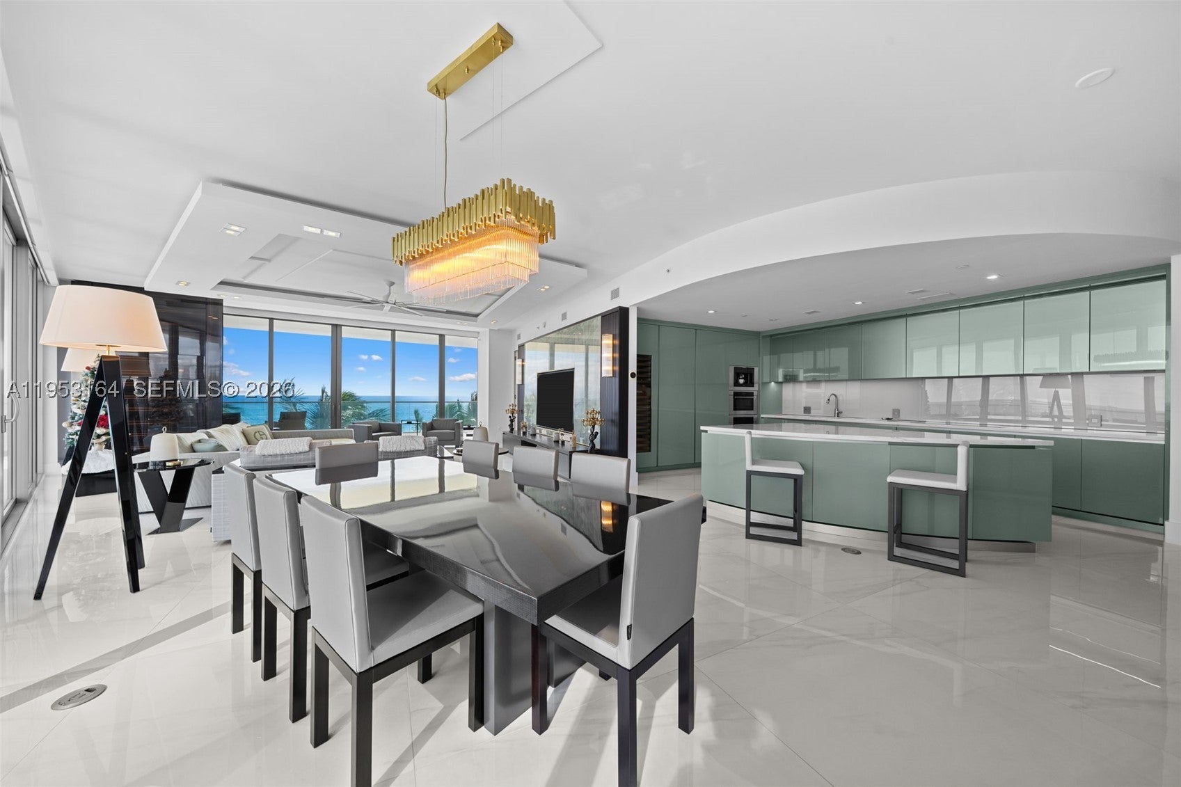 18975 Collins Ave 400+ Cabana