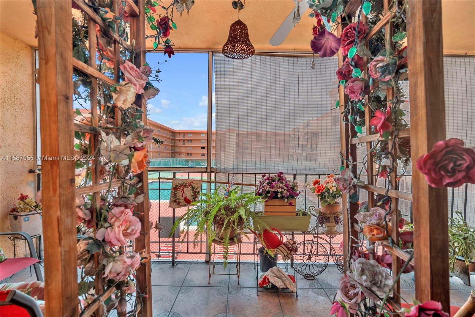 PALM-EAST GARDENS CONDO - Residential