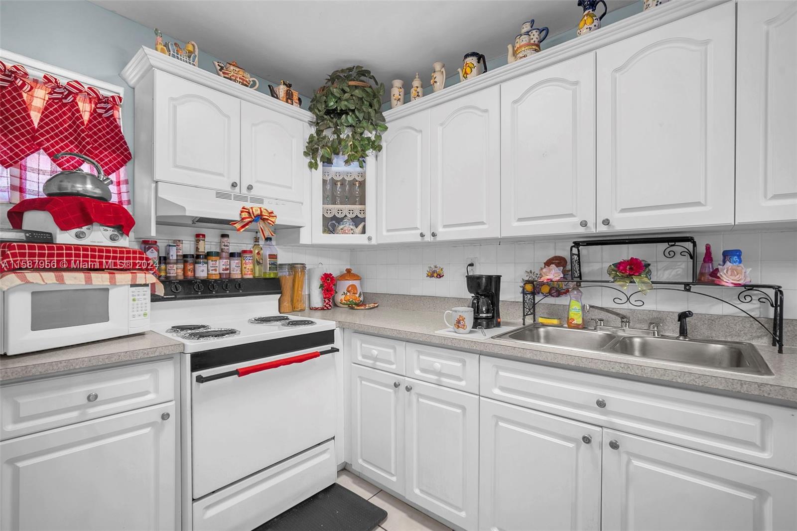 PALM-EAST GARDENS CONDO - Residential