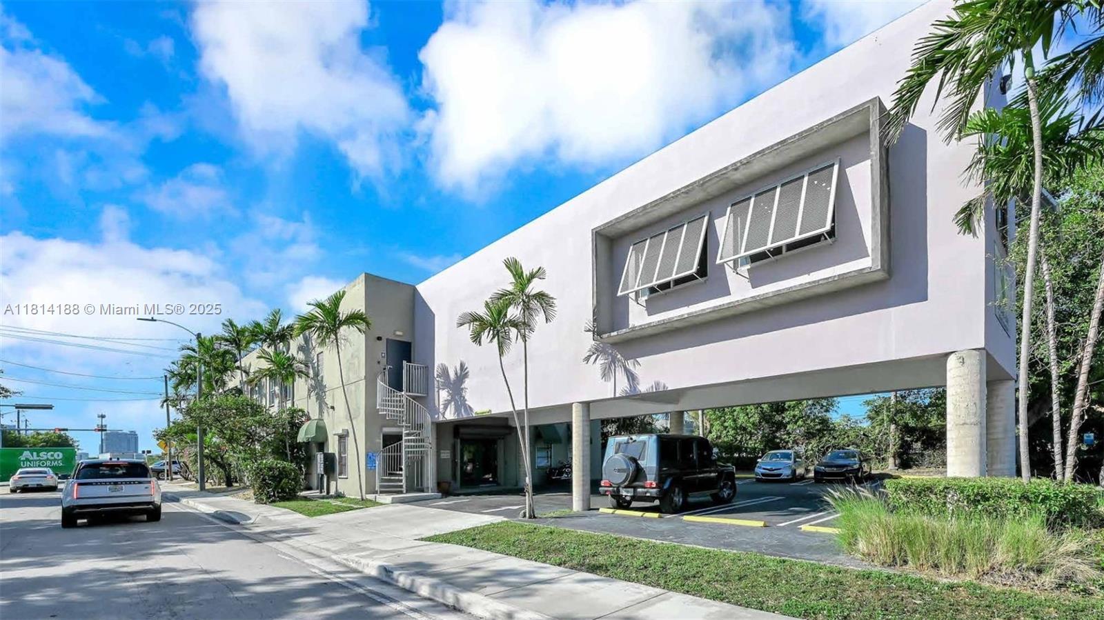 Three units are currently available, including a 2,074 SF ground-floor space ideal for a range of professional or
creative uses. Also available are two well-appointed suites: a 540 SF ground-floor unit with private, street-level access ready for immediate occupancy, and a 628 SF second-floor suite available June 2025, featuring abundant natural light and its own dedicated entrance.
All spaces offer an elevated industrial aesthetic with concrete-gray walls and exposed beam ceilings. Tenants enjoy access to a shared kitchen and ADA-compliant restrooms, and join a dynamic mix of creative and
professional users including a media company, Pilates studio, and construction management firm.