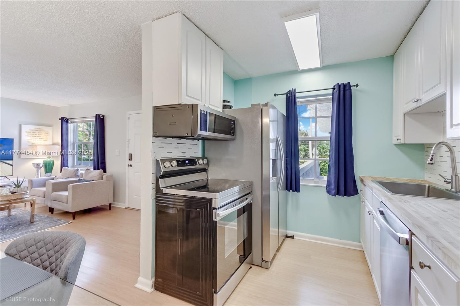 900 NE 26th St 11