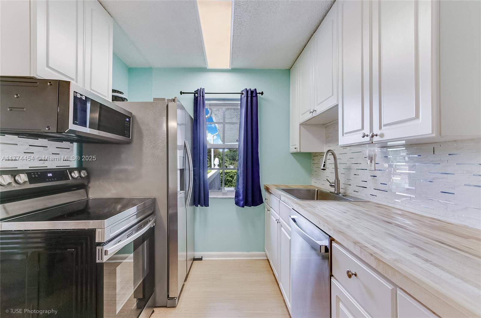 900 NE 26th St 11