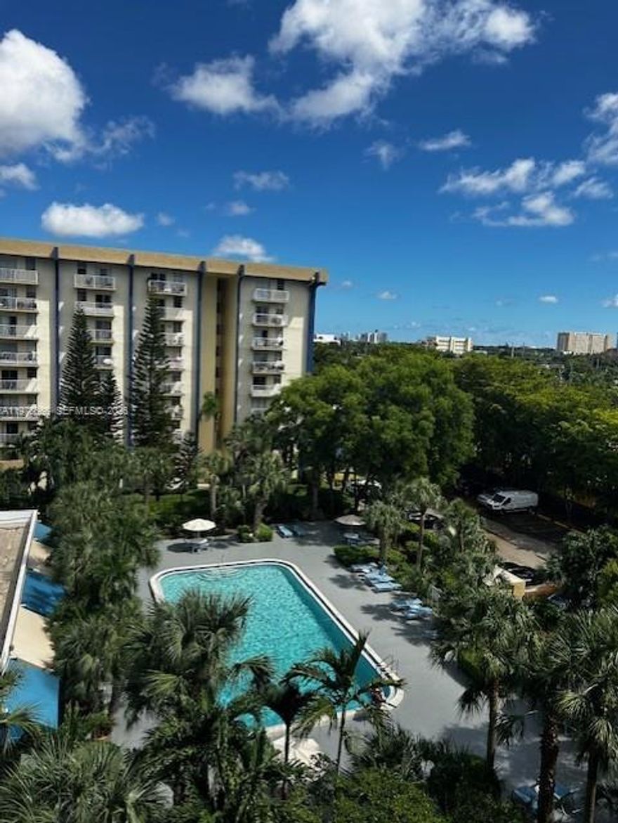 Beautiful, bright 1-bed / 1-bath condo located on the 7th floor with great views. Gated community with assigned parking space, laundry facilities per floor, Pool, gym, and tennis courts. Great location, close to Miami International Airport and main highways.