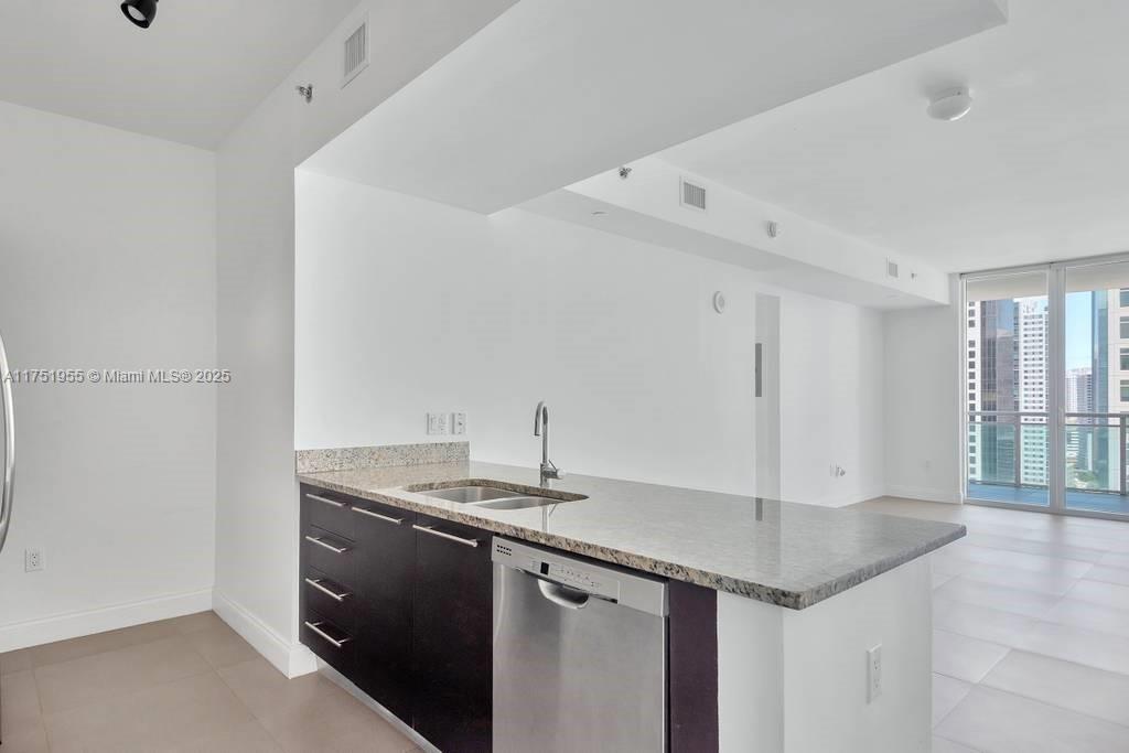 THE PLAZA 901 BRICKELL - Residential