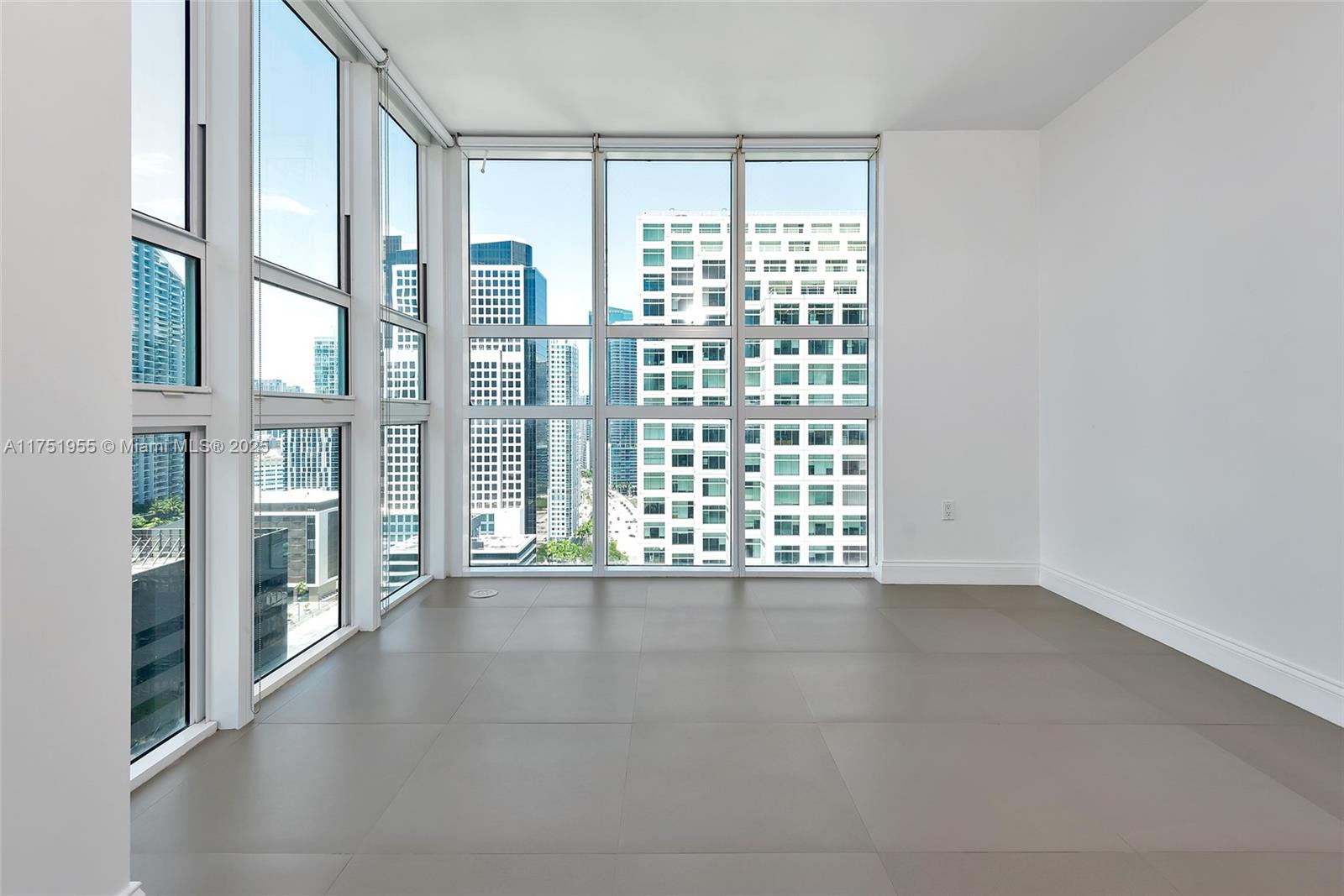 THE PLAZA 901 BRICKELL - Residential