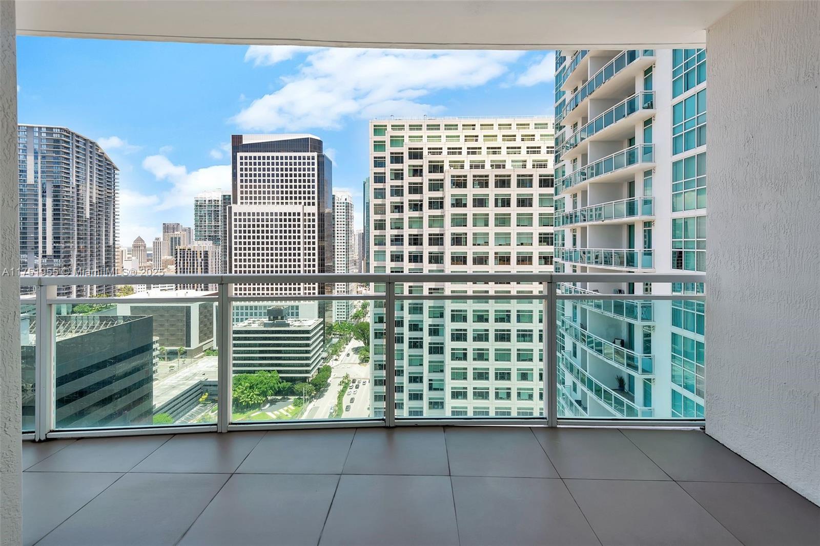 THE PLAZA 901 BRICKELL - Residential