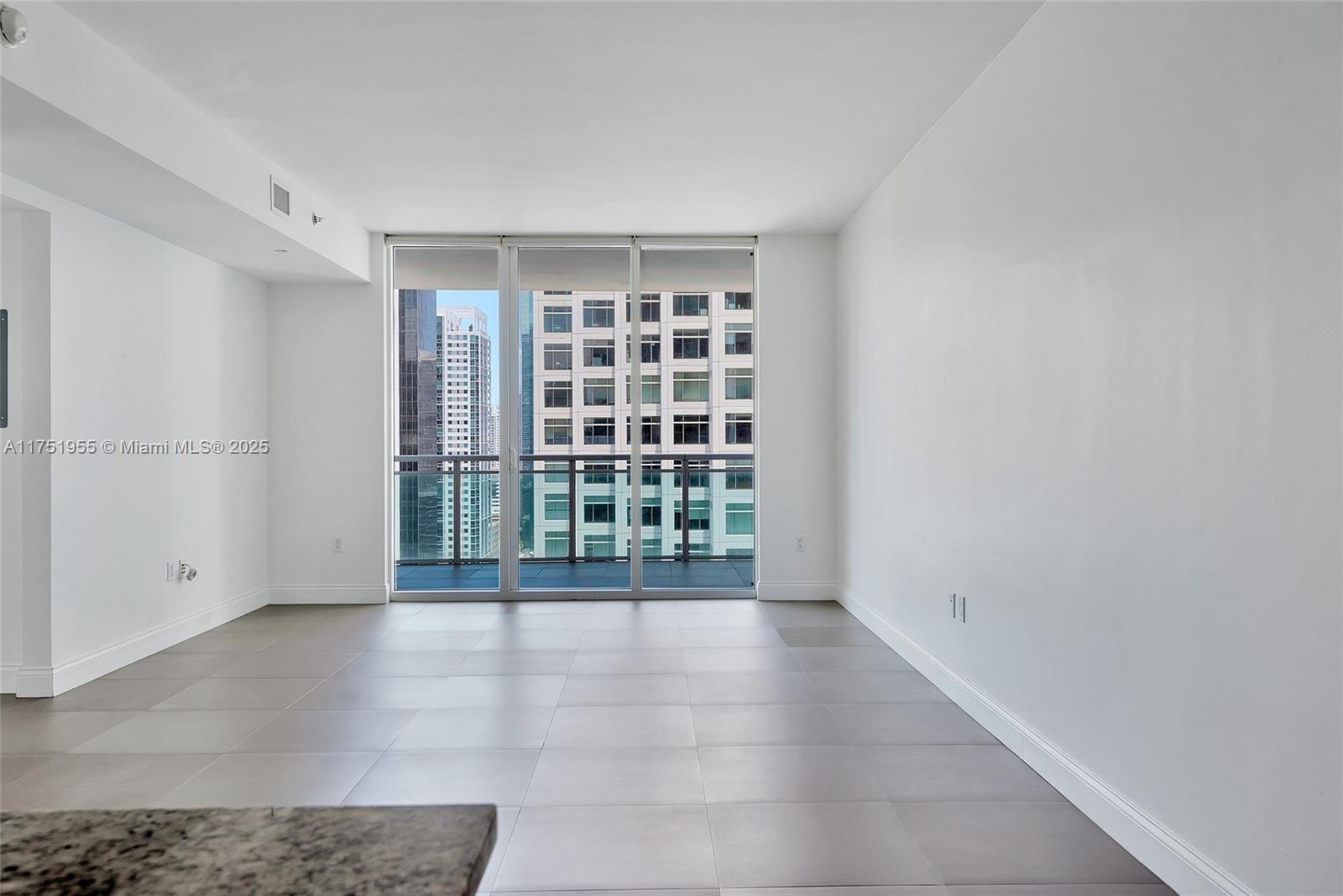 THE PLAZA 901 BRICKELL - Residential