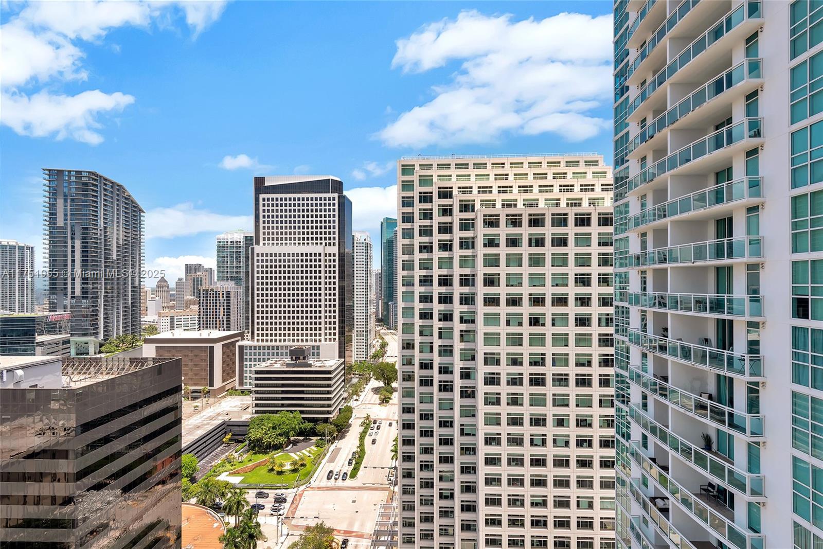 THE PLAZA 901 BRICKELL - Residential