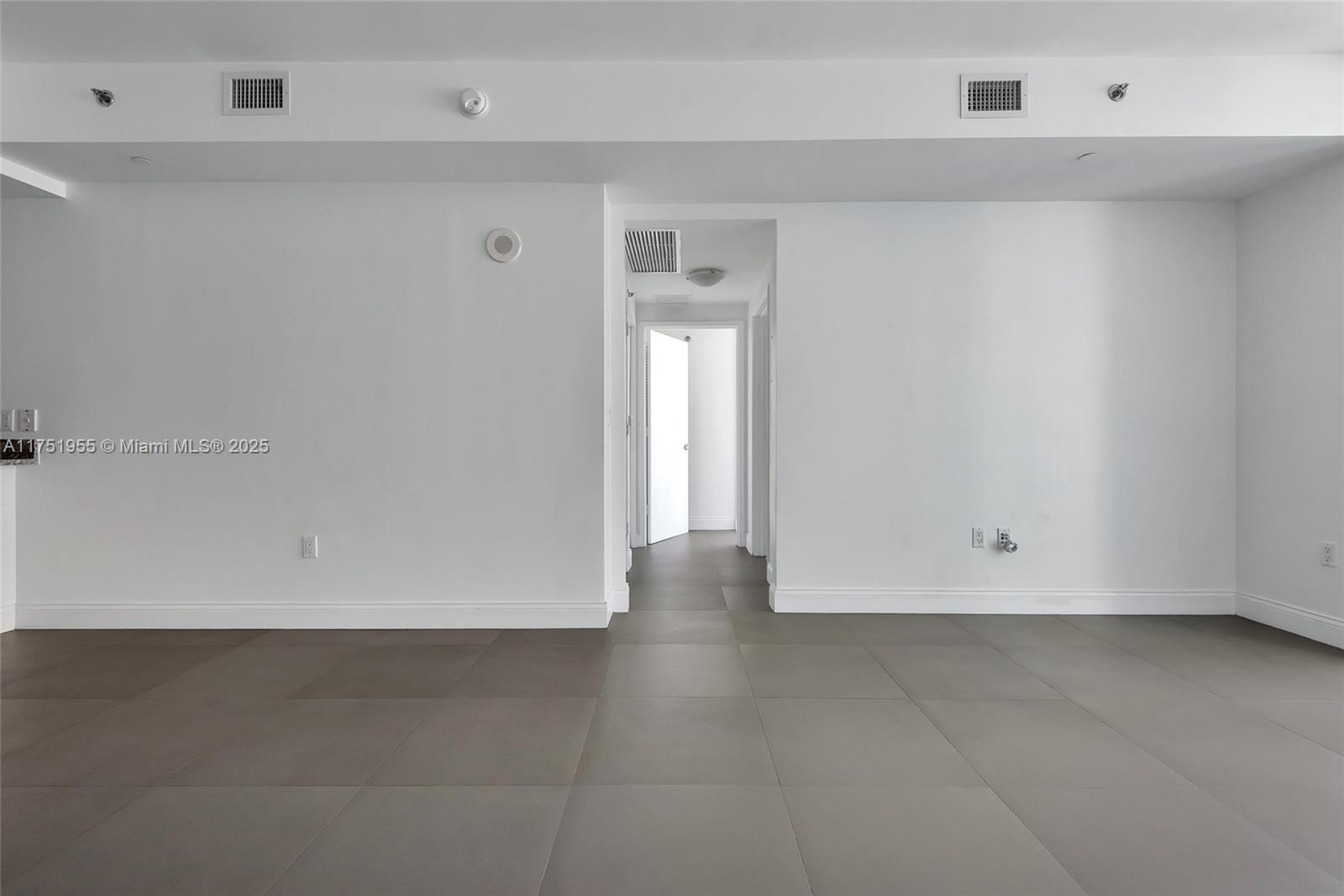 THE PLAZA 901 BRICKELL - Residential