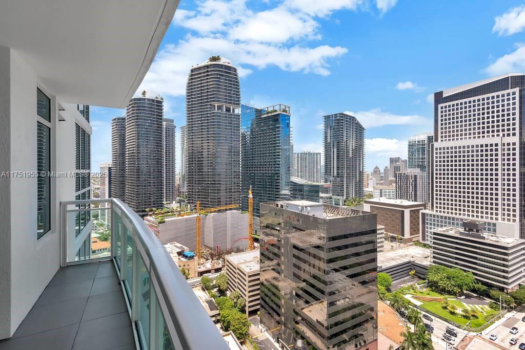THE PLAZA 901 BRICKELL - Residential