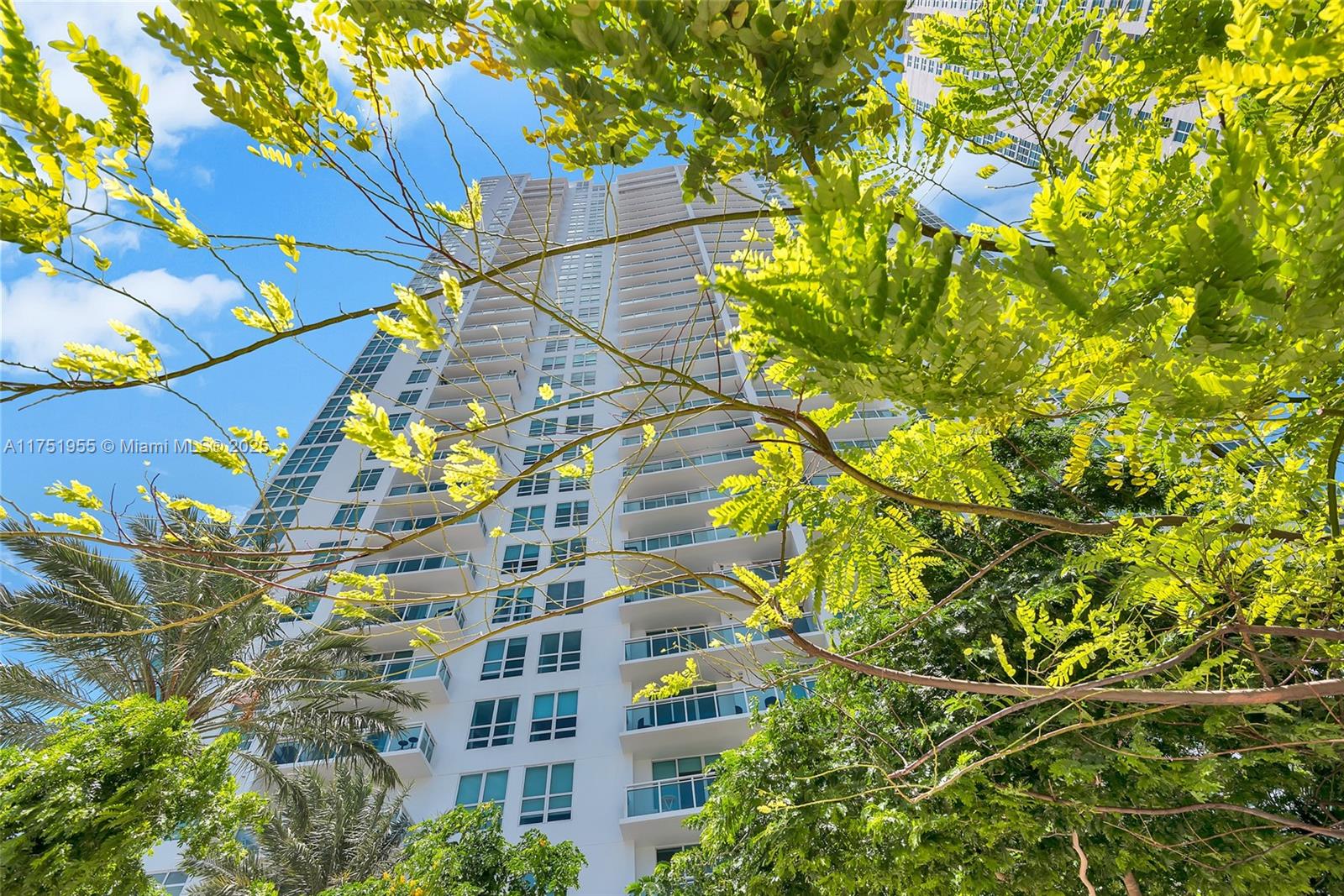 THE PLAZA 901 BRICKELL - Residential