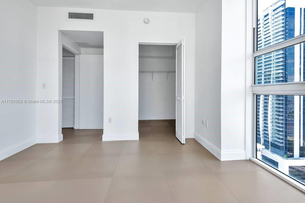 THE PLAZA 901 BRICKELL - Residential