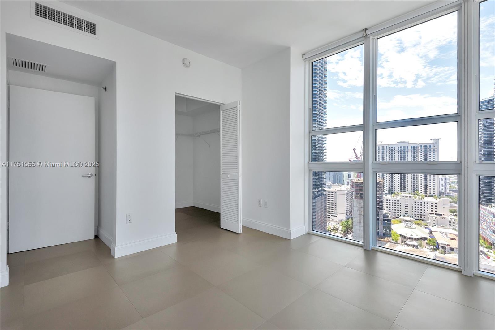 THE PLAZA 901 BRICKELL - Residential