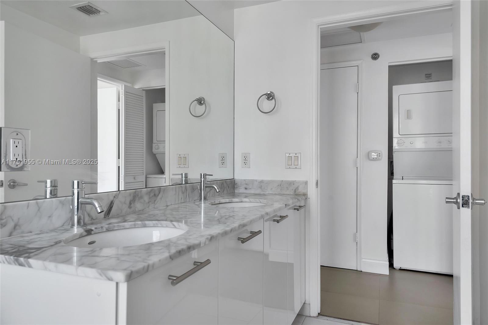 THE PLAZA 901 BRICKELL - Residential
