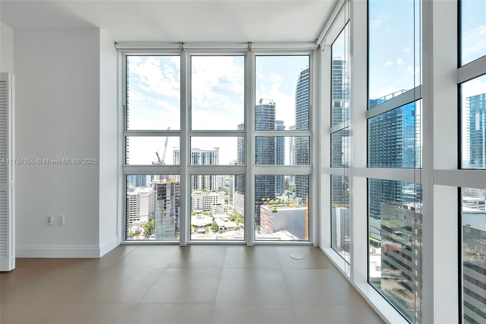 THE PLAZA 901 BRICKELL - Residential