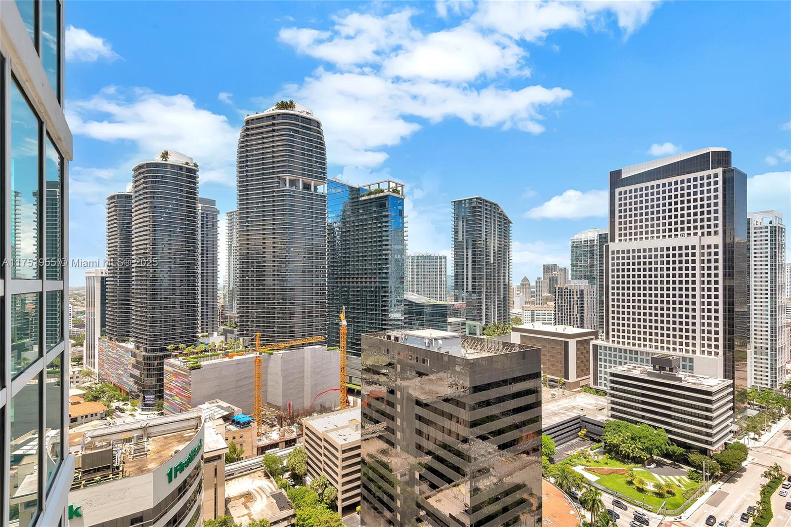 THE PLAZA 901 BRICKELL - Residential