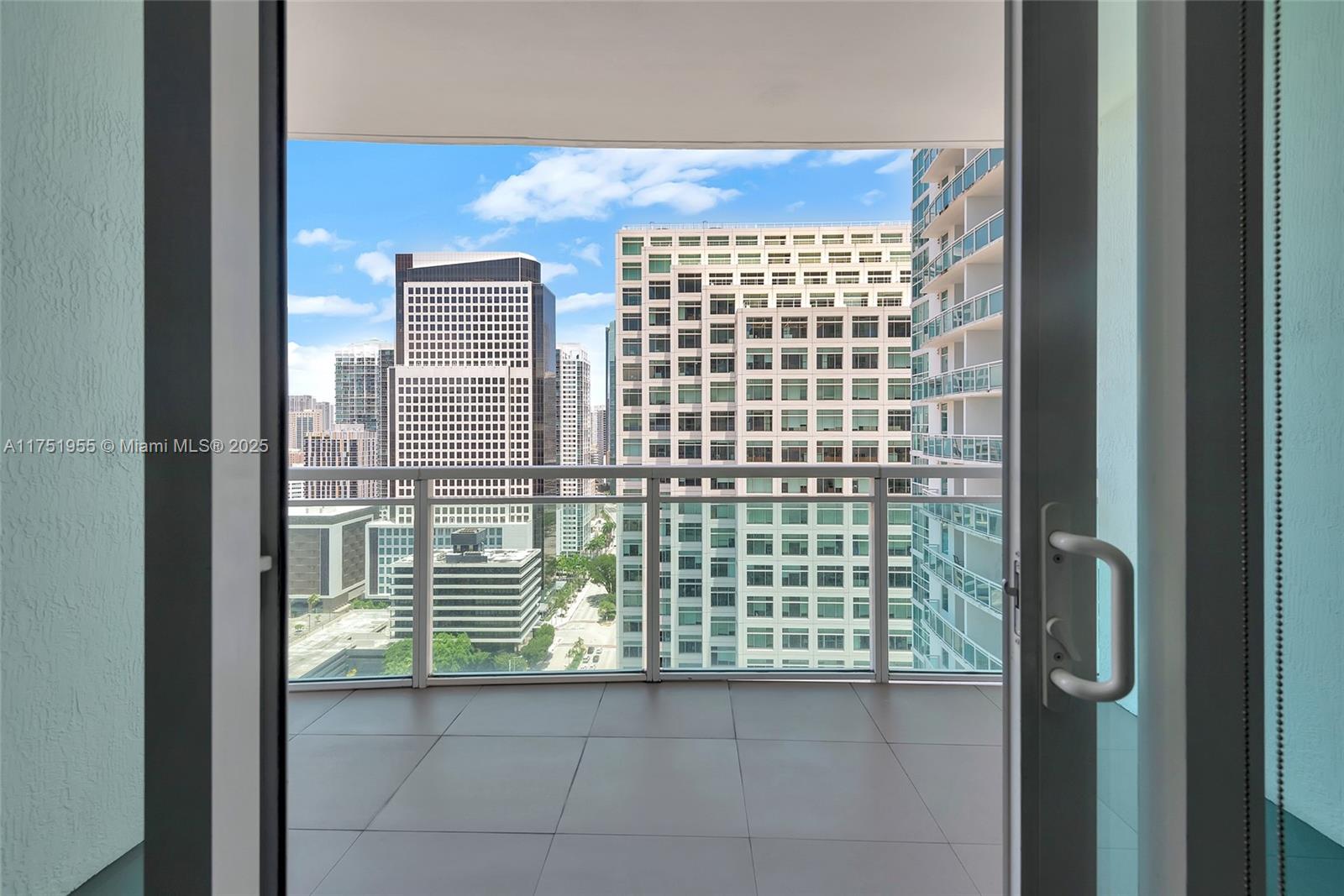 THE PLAZA 901 BRICKELL - Residential