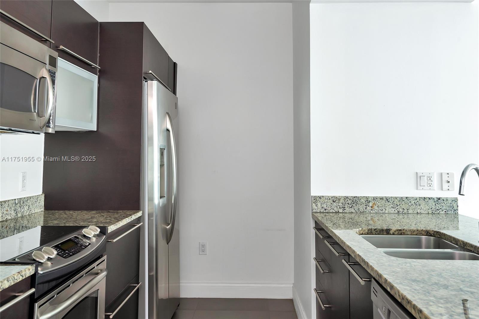 THE PLAZA 901 BRICKELL - Residential