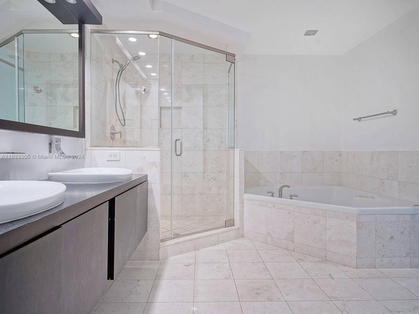 CARBONELL CONDO - Residential