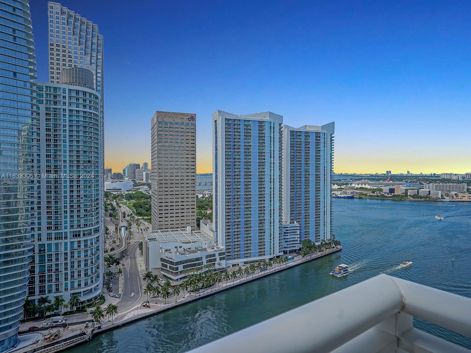 CARBONELL CONDO - Residential