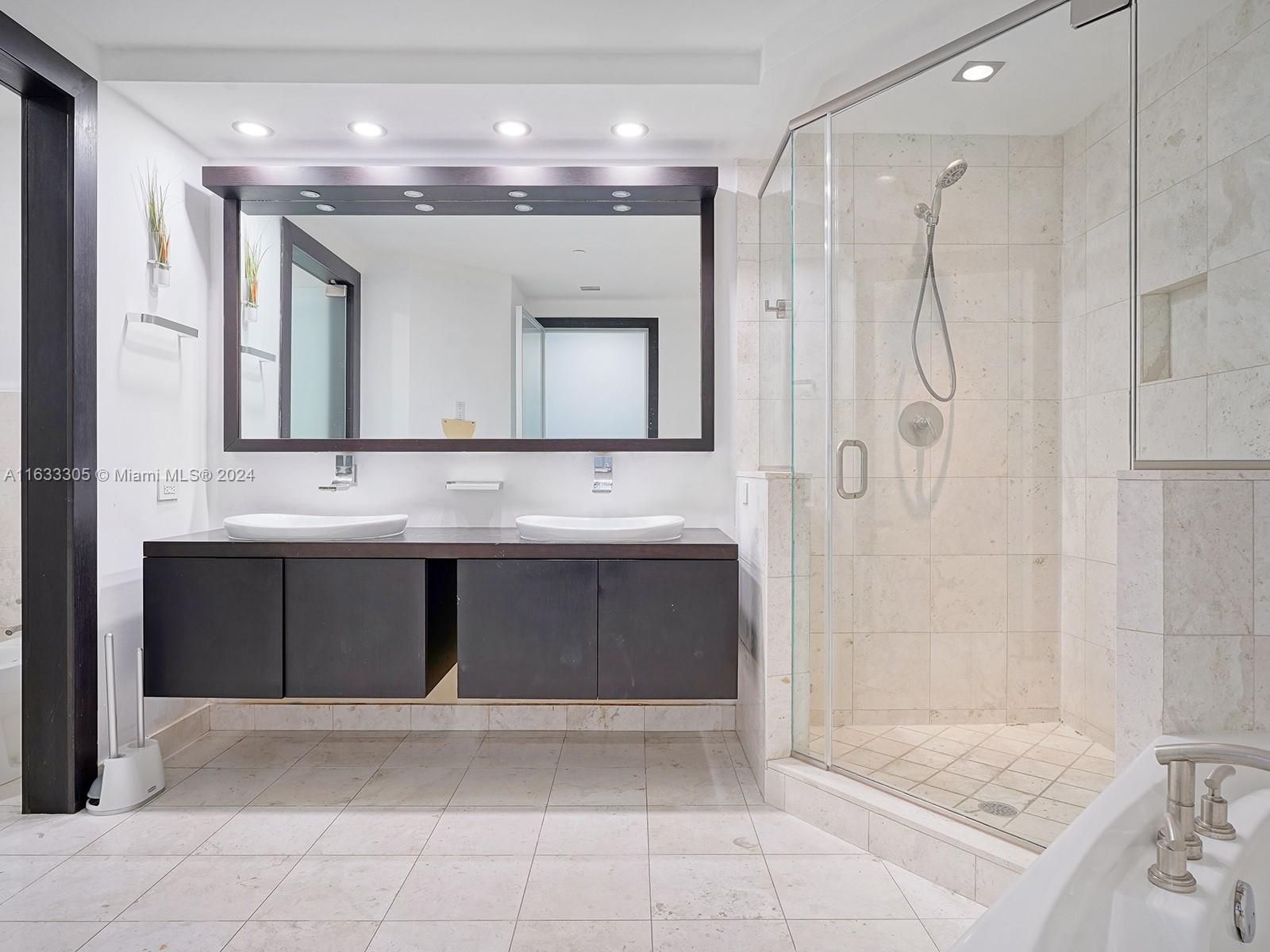 CARBONELL CONDO - Residential