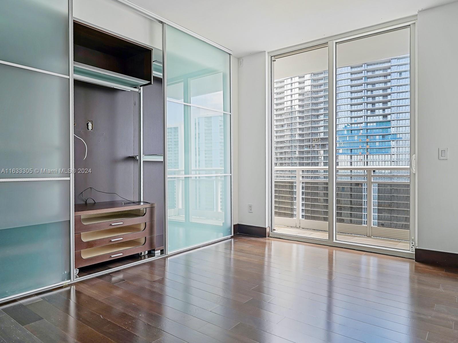 CARBONELL CONDO - Residential