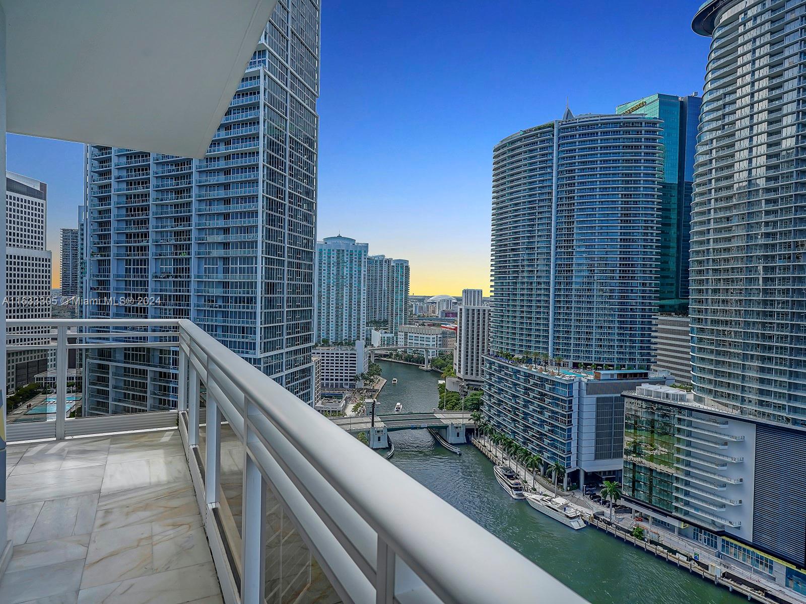 CARBONELL CONDO - Residential