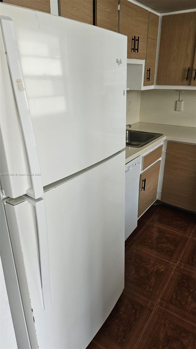 PARKWAY TOWERS BLDG 1 CON - Residential Lease