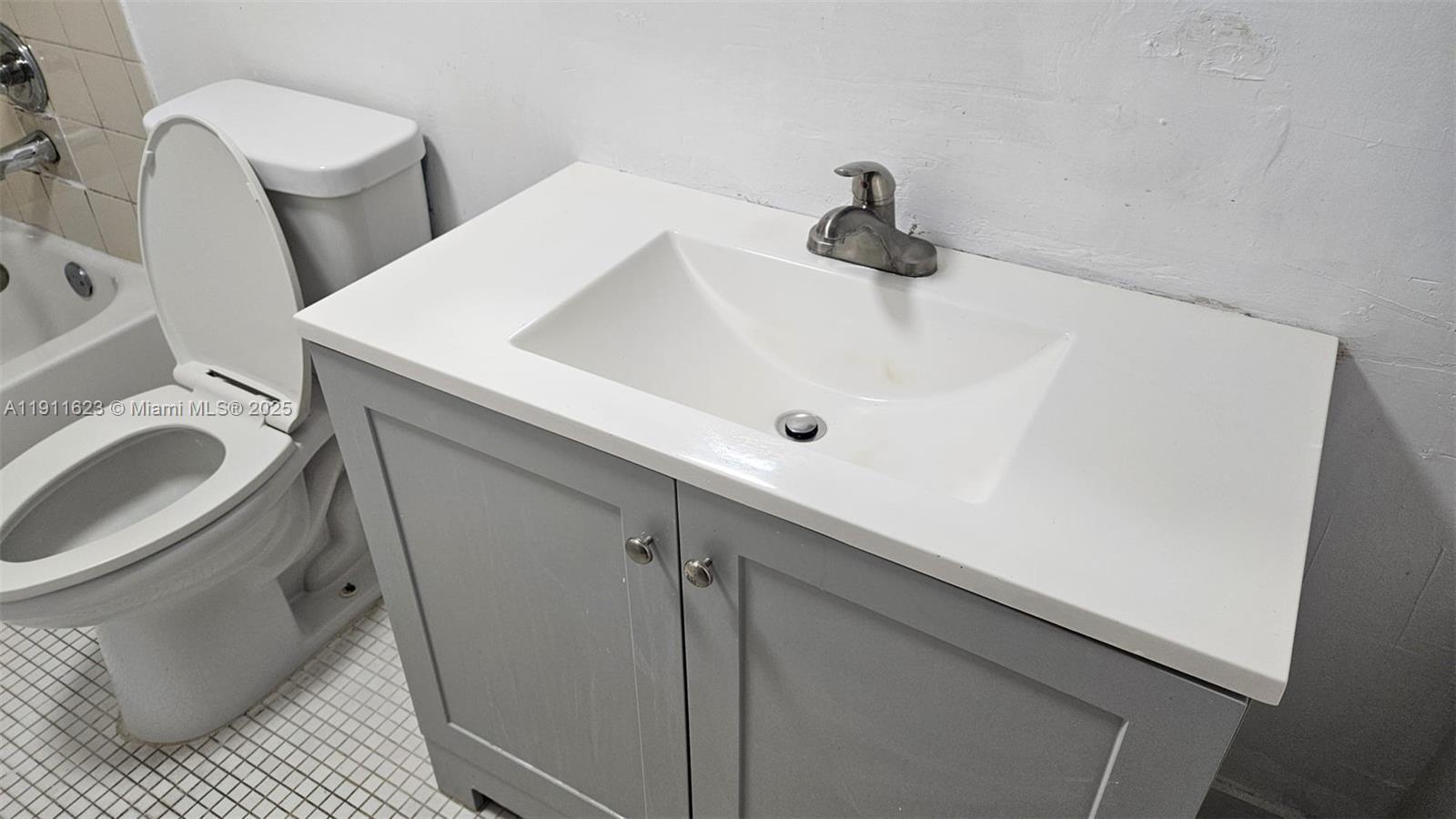 PARKWAY TOWERS BLDG 1 CON - Residential Lease