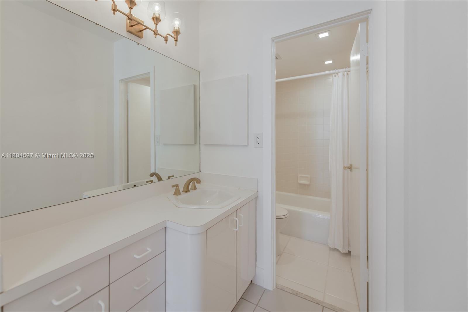 HEMISPHERES CONDO - Residential Lease