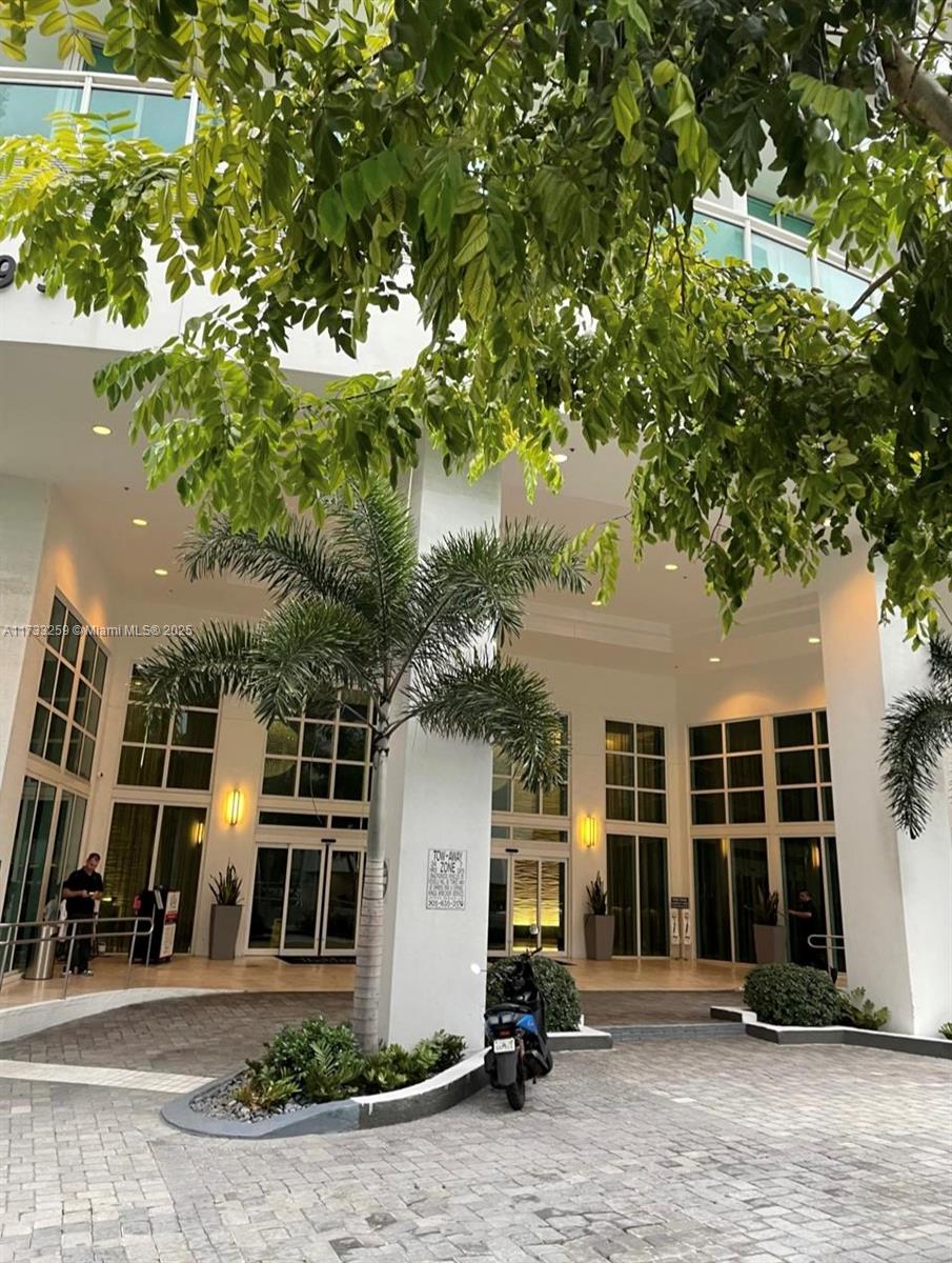 THE PLAZA 901 BRICKELL CO - Residential