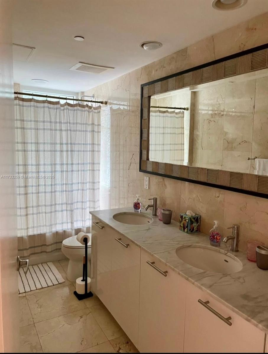 THE PLAZA 901 BRICKELL CO - Residential