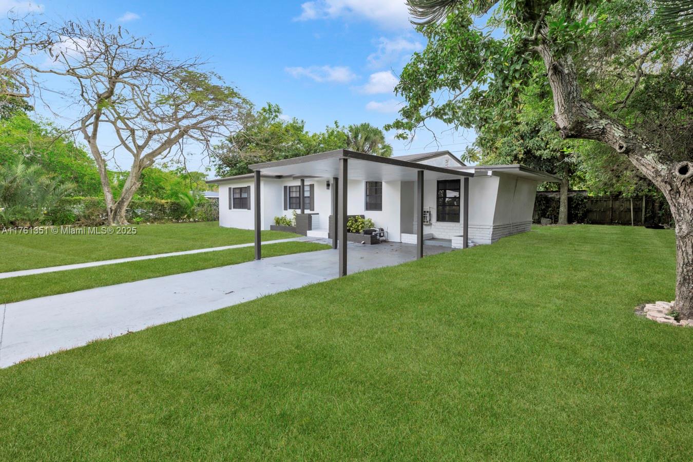 CARL BYOIR - Residential Lease
