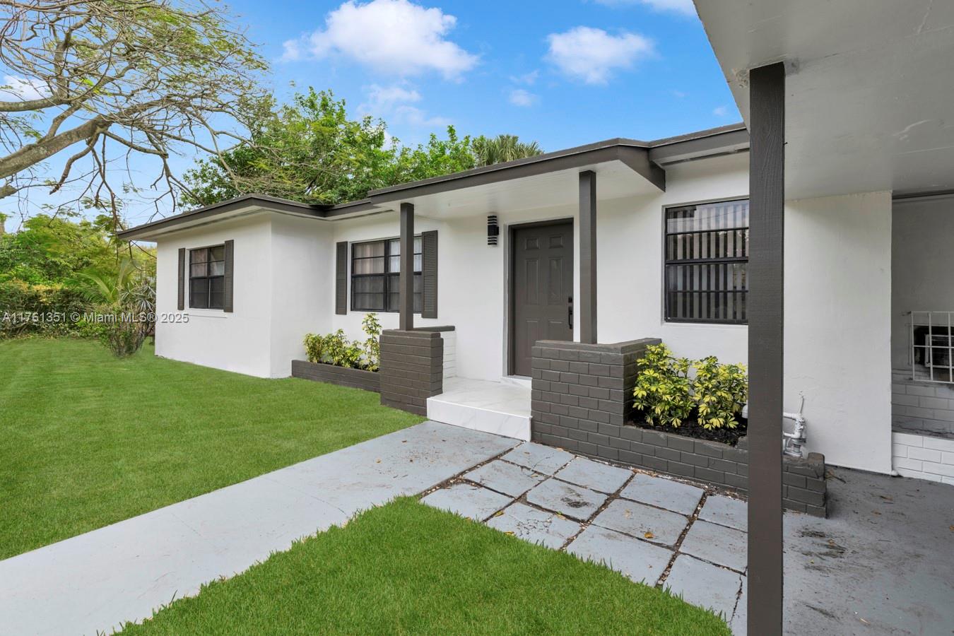 CARL BYOIR - Residential Lease