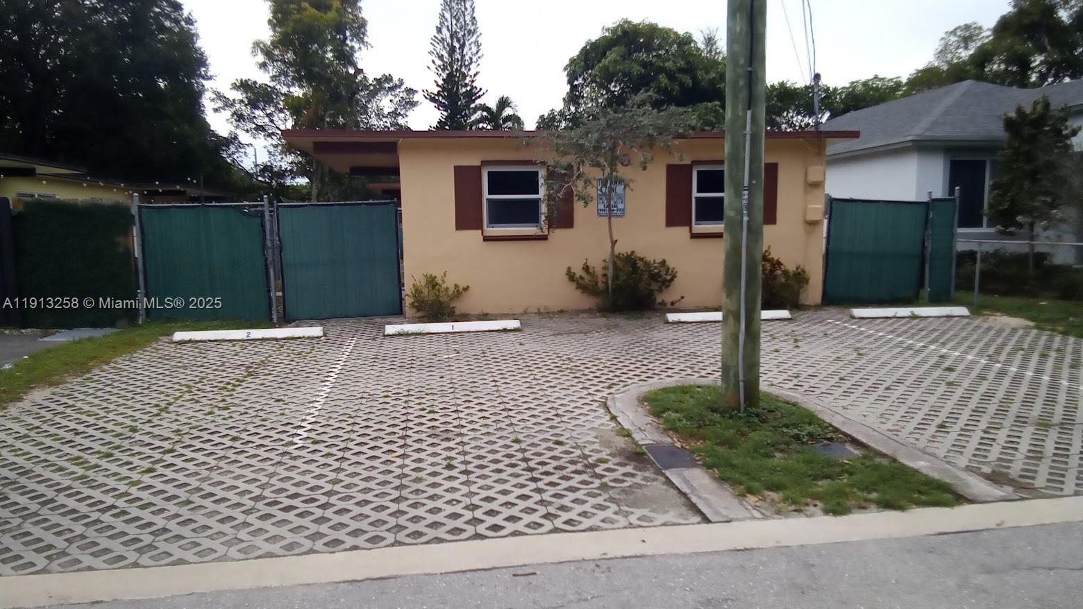 LAUDERDALE HOMESITES - Residential Lease