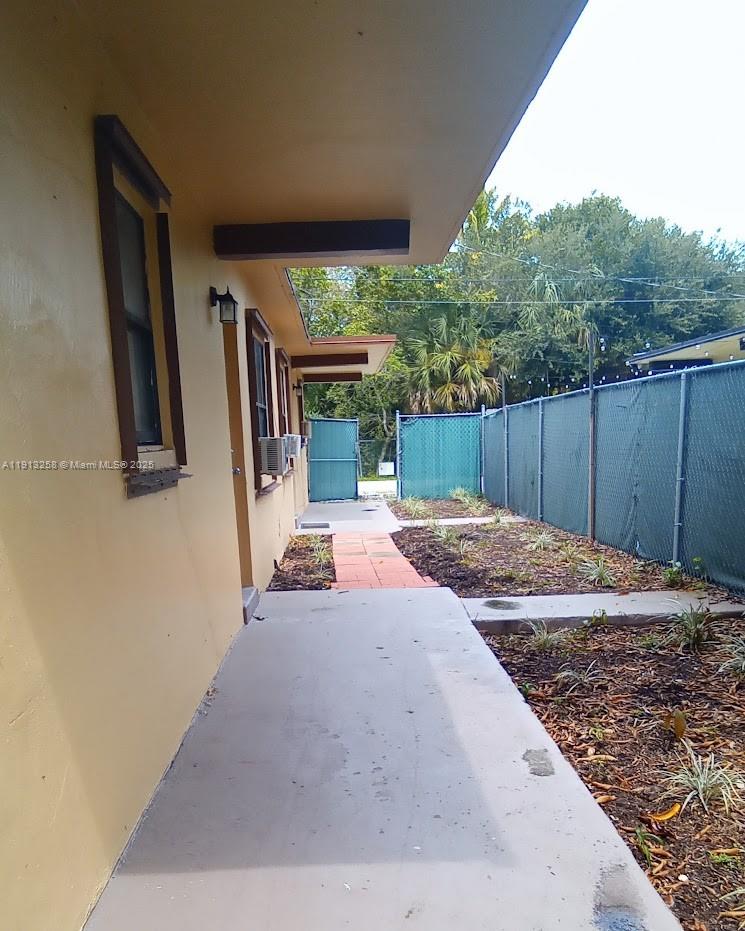 LAUDERDALE HOMESITES - Residential Lease