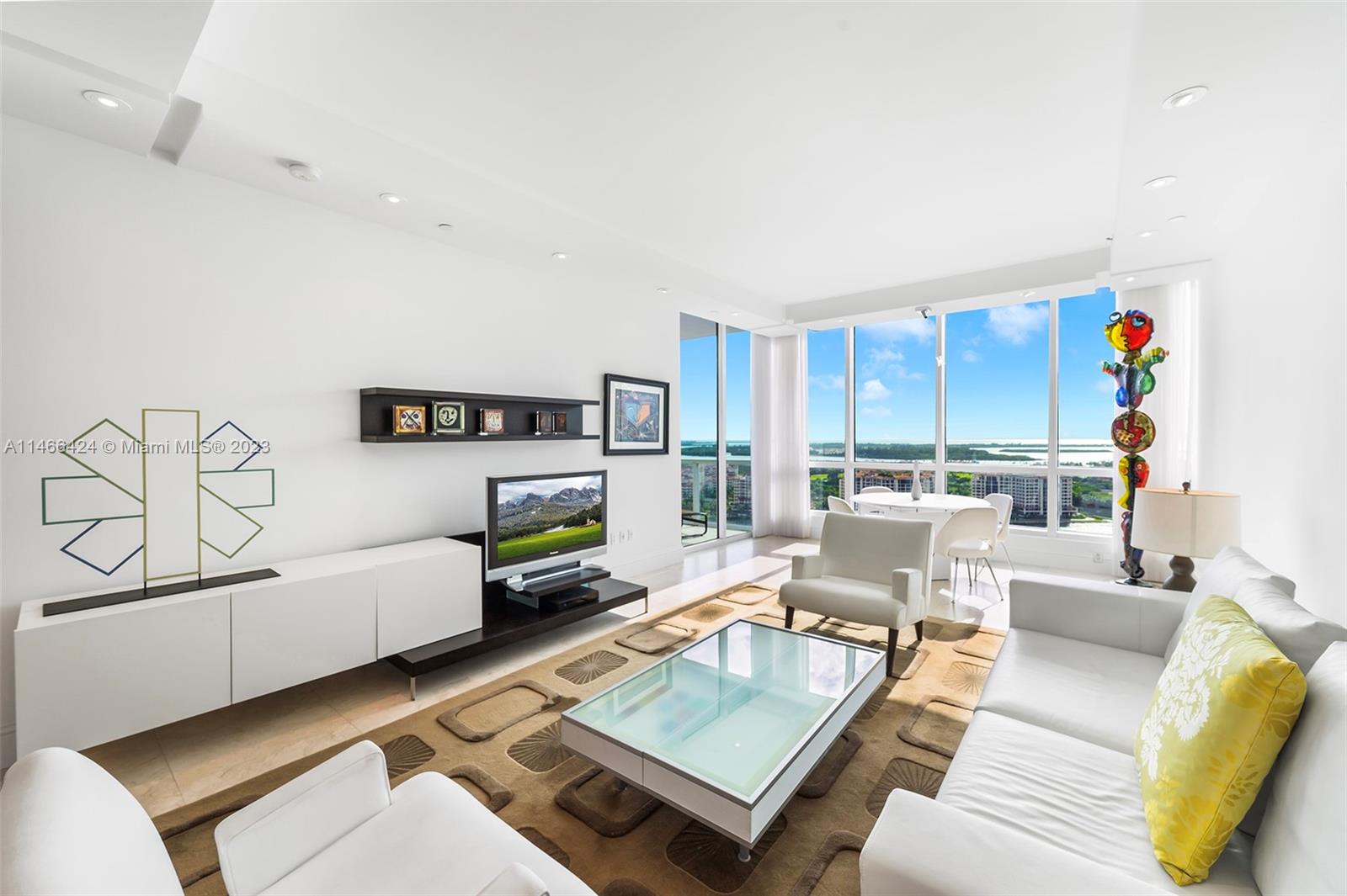 CONTINUUM ON SOUTH BEACH - Residential