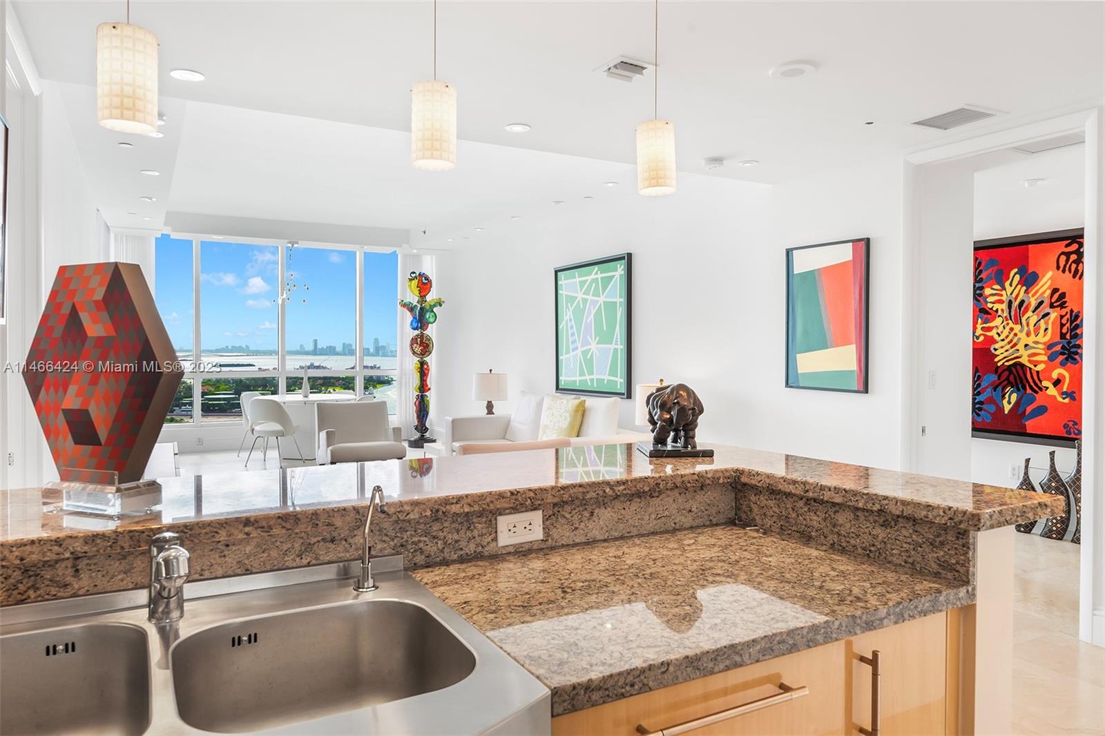 CONTINUUM ON SOUTH BEACH - Residential