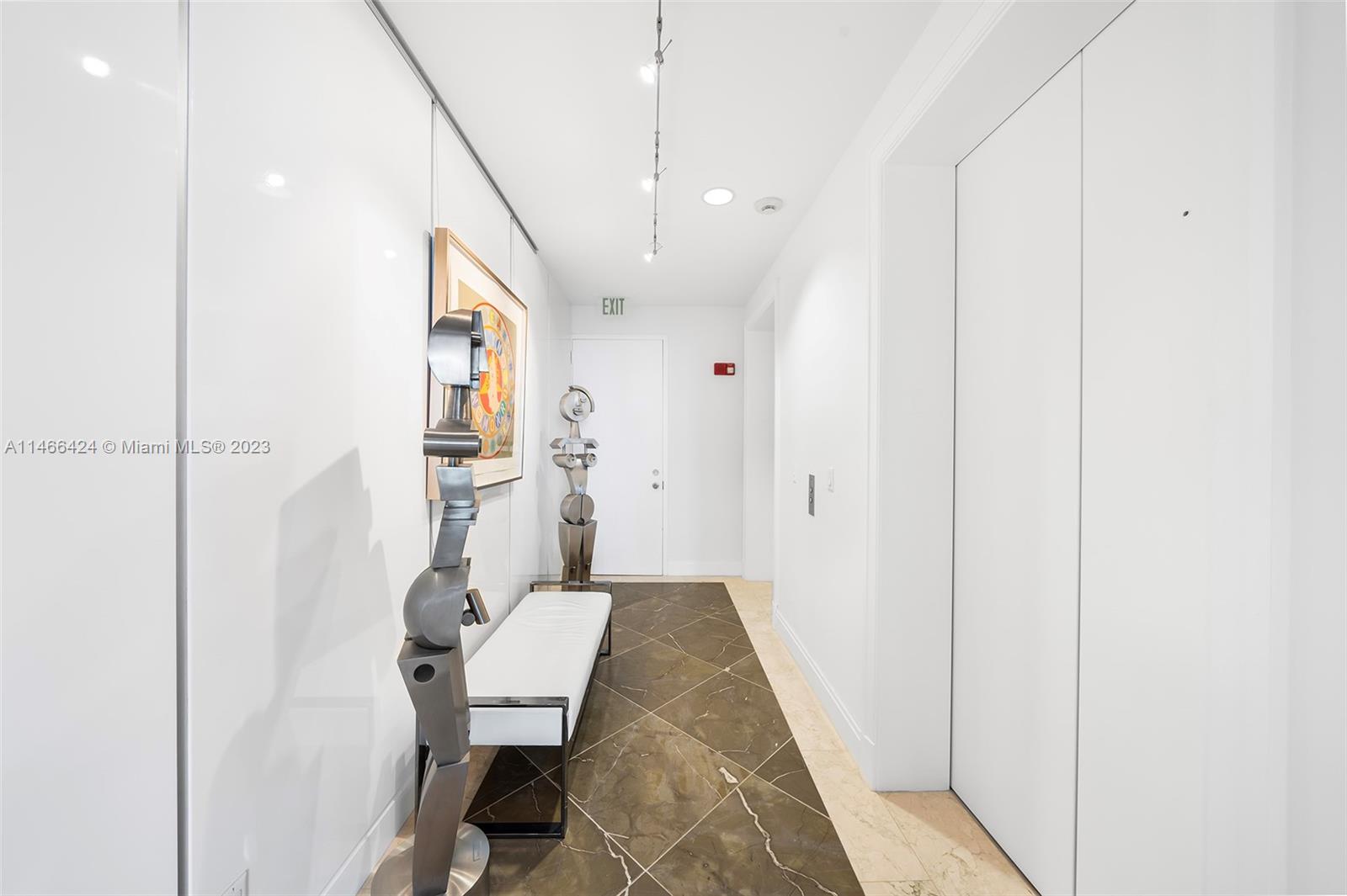 CONTINUUM ON SOUTH BEACH - Residential