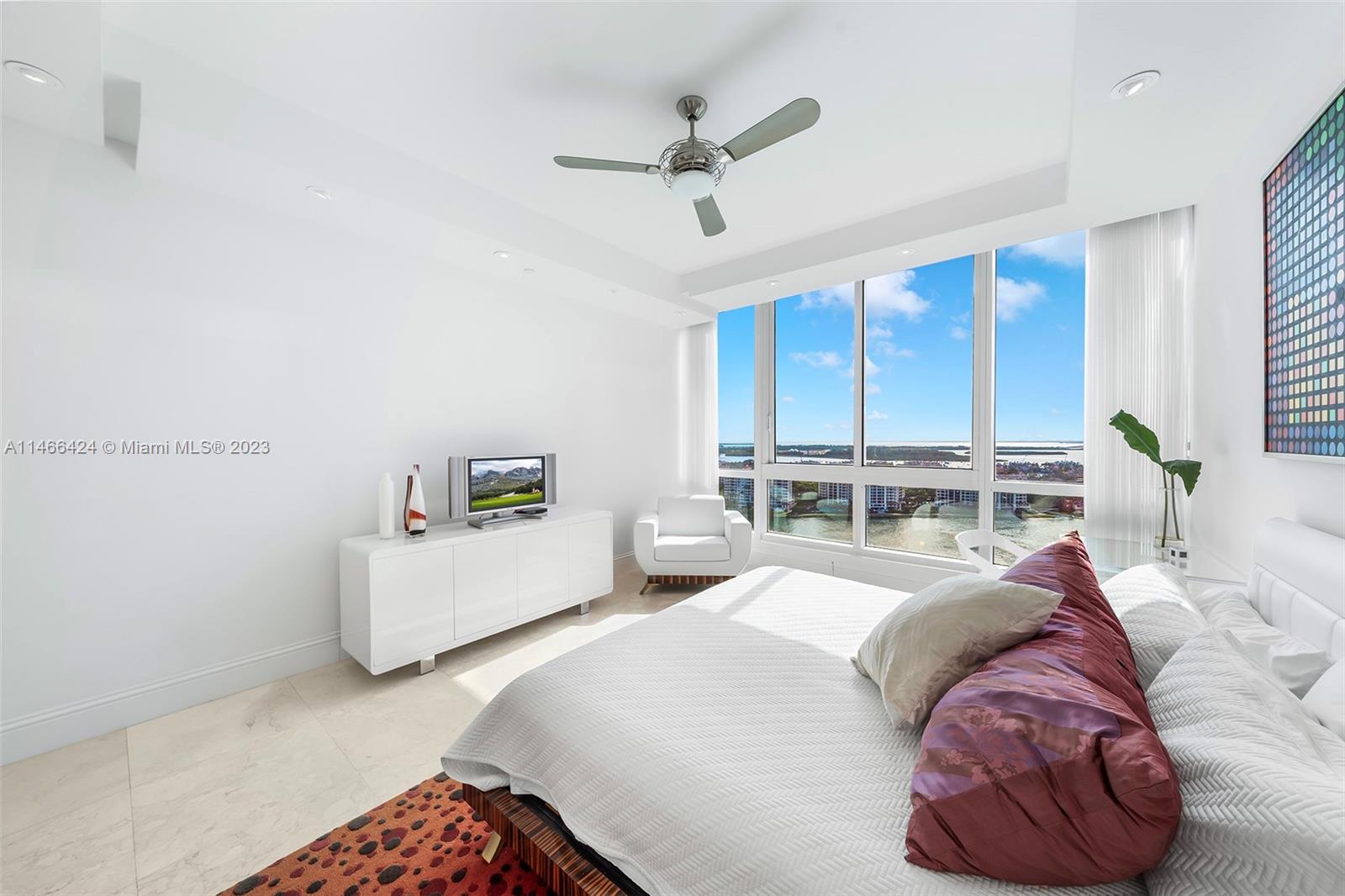 CONTINUUM ON SOUTH BEACH - Residential