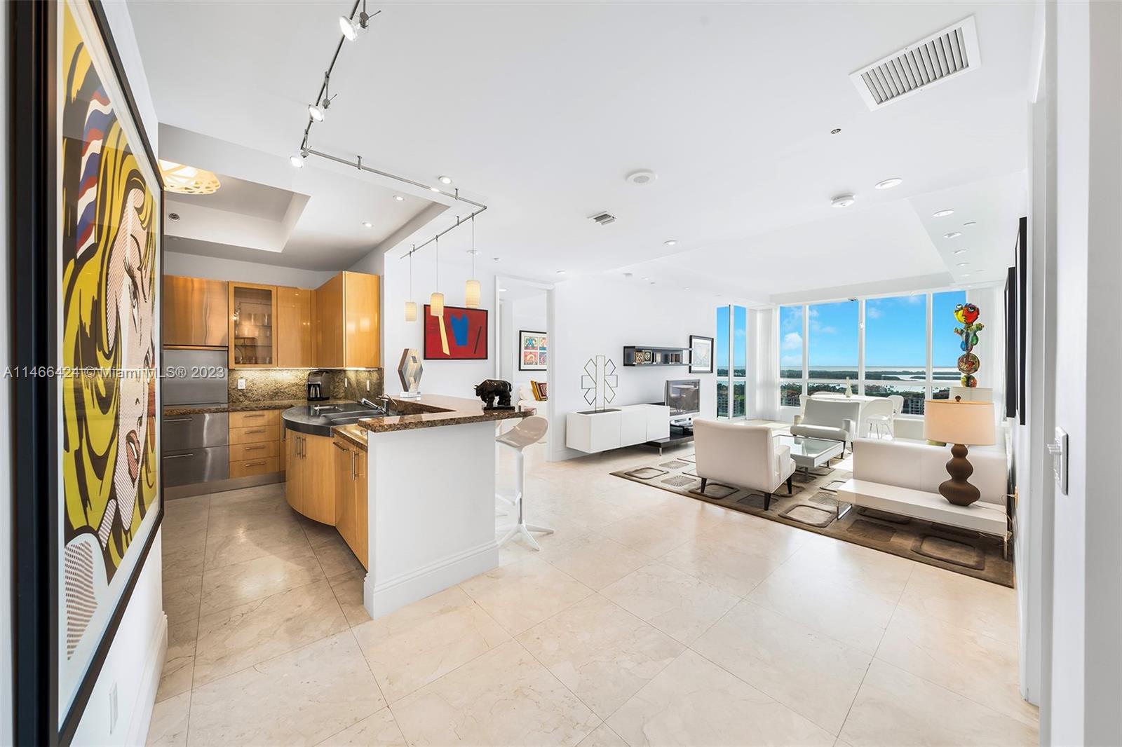 CONTINUUM ON SOUTH BEACH - Residential