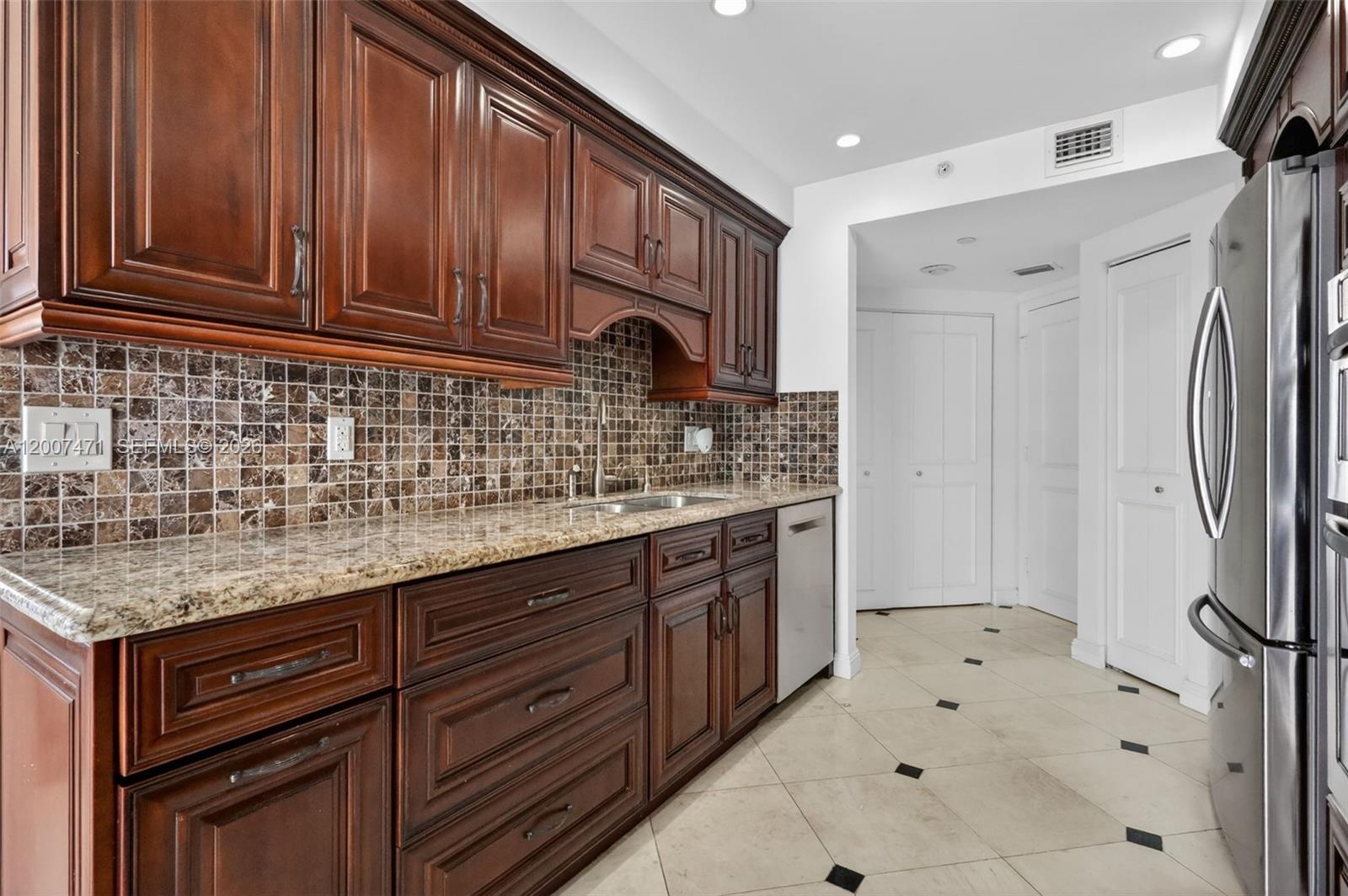 3000 ISL BLVD WILLIAMS IS - Residential
