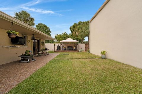 Single Family Residence in Plantation FL 6560 13th St St 31.jpg